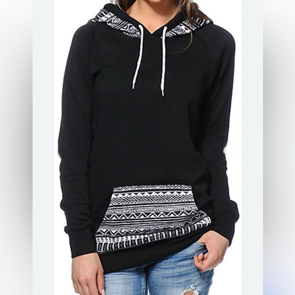 Artistic Taste Black and White Patterned Sweatshirt Top with Hood
